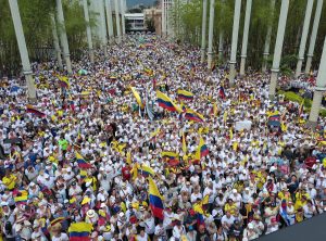 Masiva manifestación contra el gobierno de Petro en Colombia