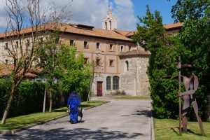 Exigen a diez monjas excomulgadas en España que abandonen el convento