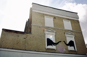 Banksy libera animales del zoológico de Londres como final de una intrigante serie de obras