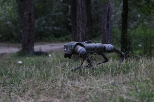 Perros robot ayudarán a soldados ucranianos en el frente