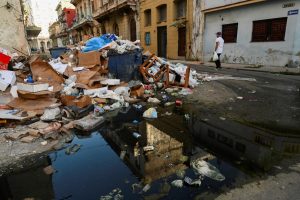 La basura se acumula en una Habana desbordada