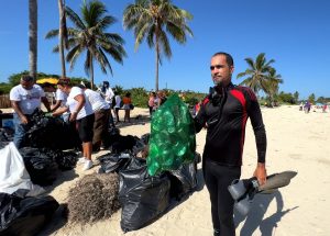 La basura se acumula en una Habana desbordada