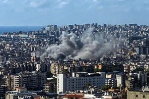 Israel bombardea un edificio Beirut y mata a un comandante de Hezbolá