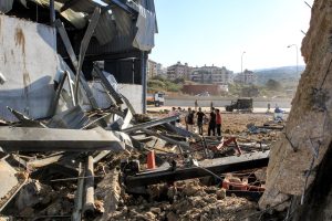 Israel sigue bombardeando Líbano y prepara posible ofensiva terrestre