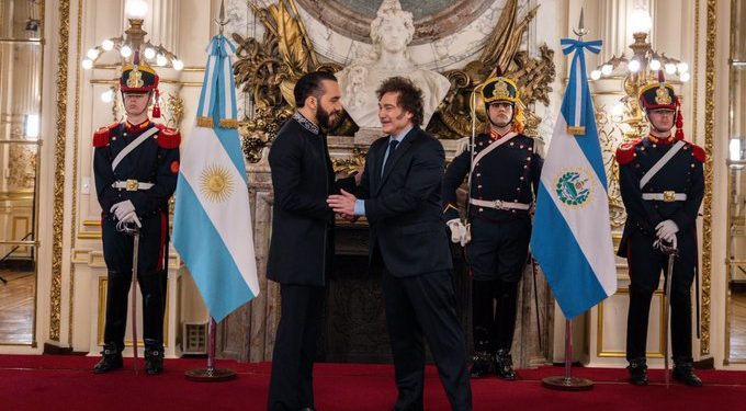 Bukele se reúne con Milei durante visita de Estado a Argentina