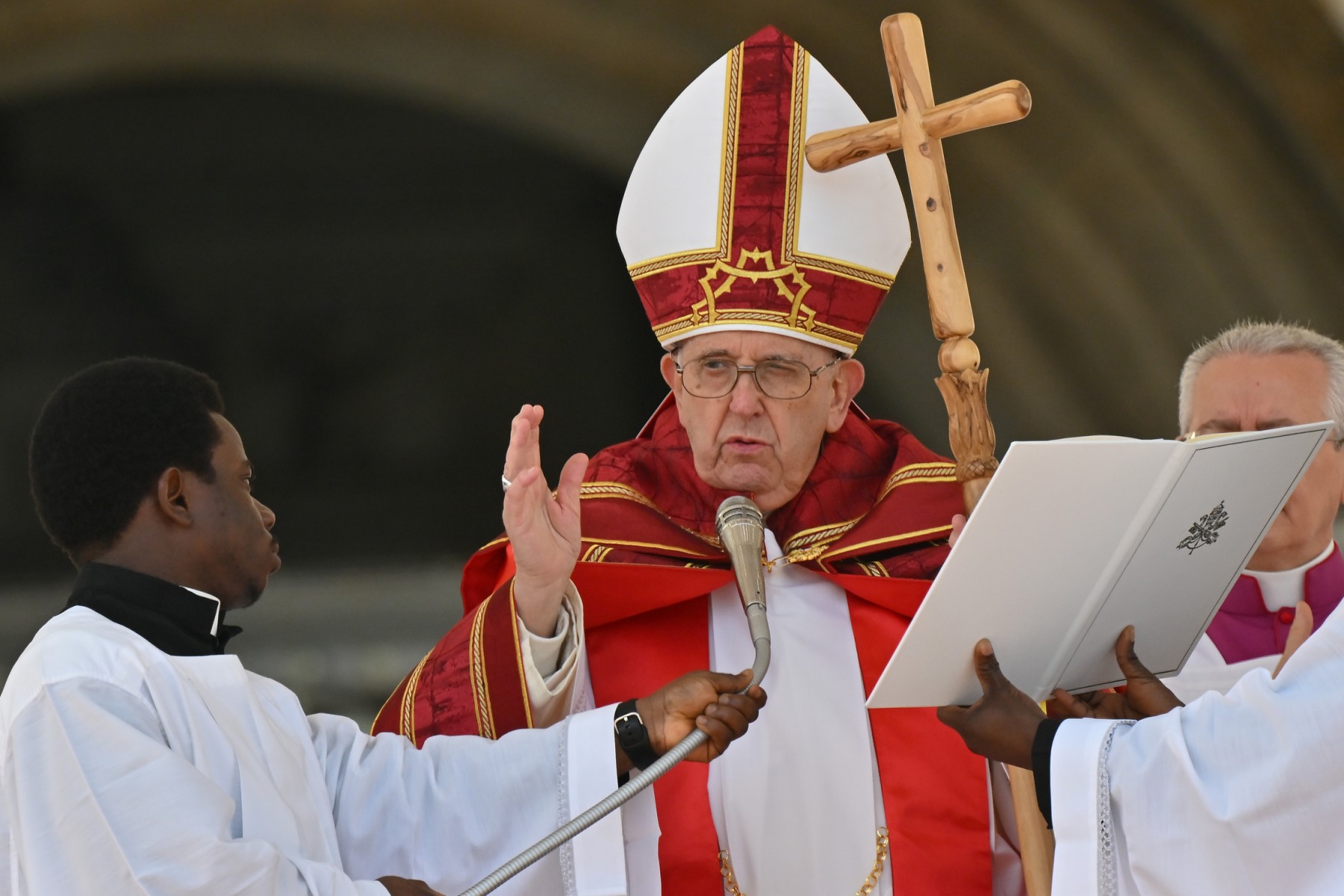 Una ceremonia clandestina de ordenación de sacerdotisas cerca del Vaticano