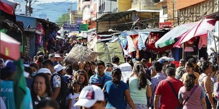 Los salvadoreños ven a la economía como el principal problema del país