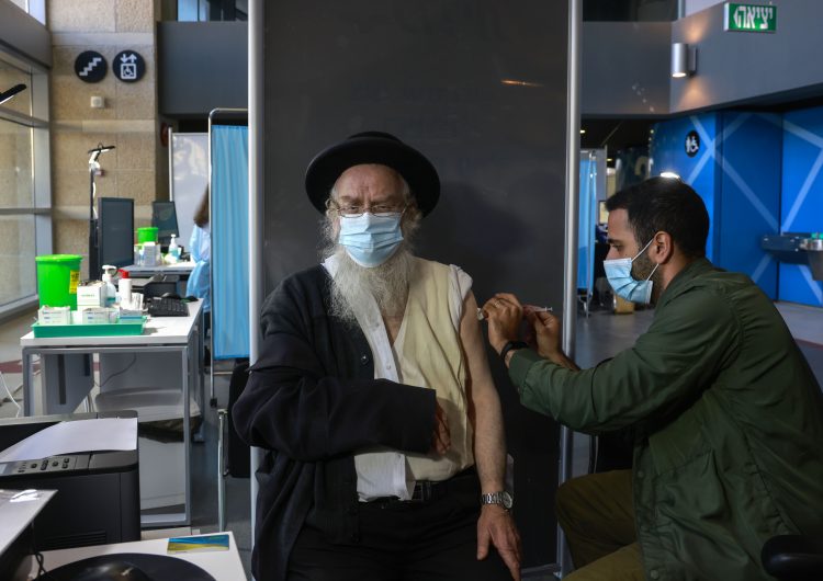 Israel niega a los palestinos la vacuna contra COVID-19