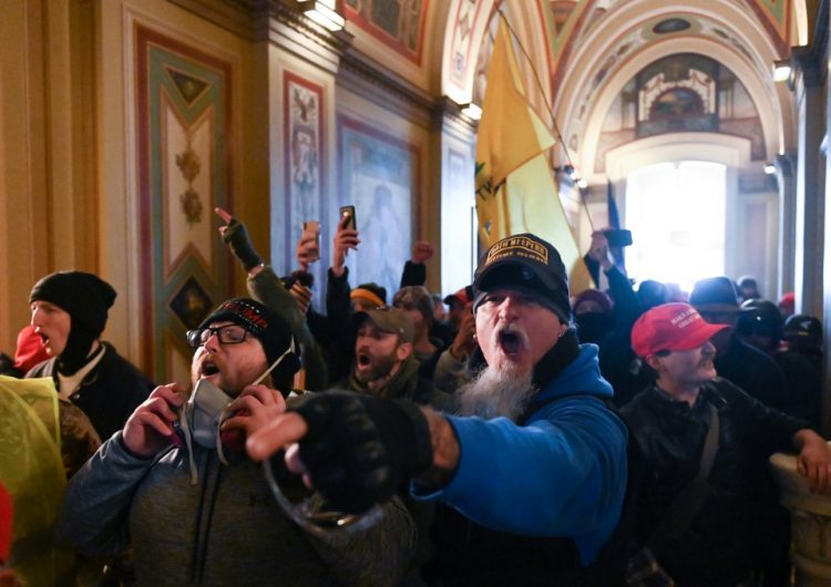Arrestan a dos de los involucrados en el asalto al Capitolio; hay 14 inculpados más