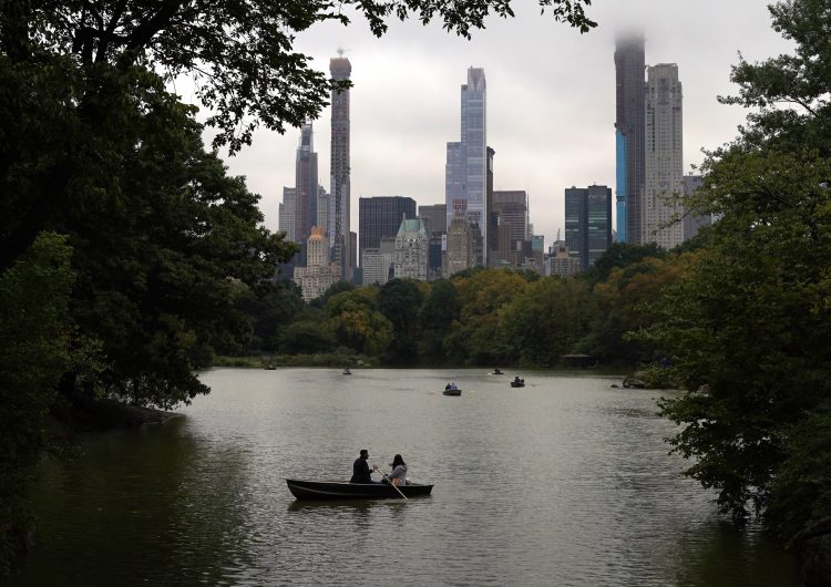 Nueva York rescindirá contratos comerciales con empresas de Trump; ‘la ciudad no hace negocios con insurrectos’: Alcalde