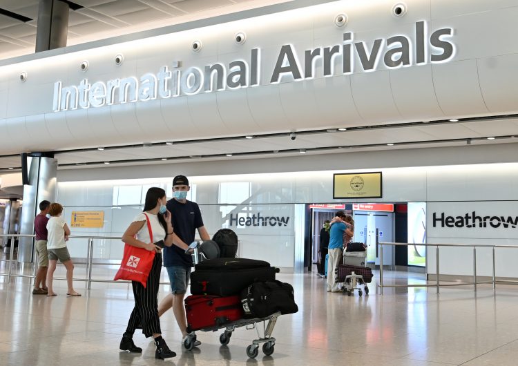 El Reino Unido prohíbe la entrada de vuelos desde Sudamérica y Portugal por variante de COVID-19