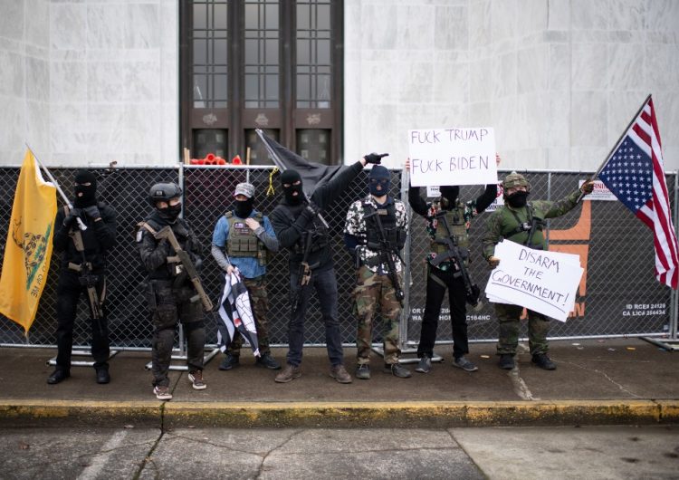 Violentas protestas en Seattle y Oregon horas después de la investidura de Biden
