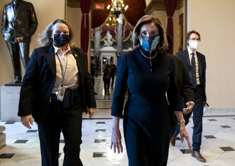 Pelosi exige juicio político contra Trump; ‘es un peligro claro para la nación’