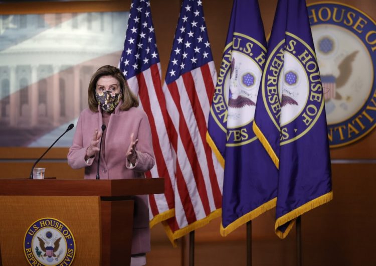 Nancy Pelosi insiste en el juicio político contra Trump, pero no da fecha