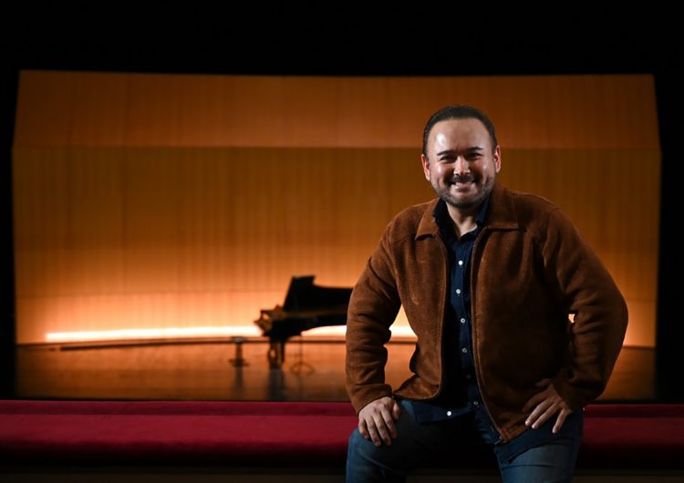 Hay que romper con el tabú de las lesiones vocales: Javier Camarena