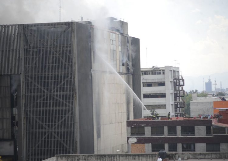 Tras incendio en instalaciones del Metro, sin fecha para funcionamiento de líneas 1, 2 y 3