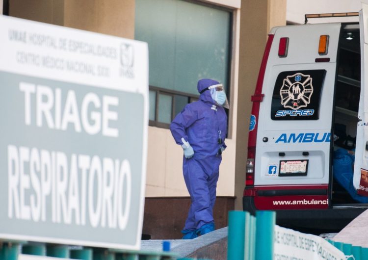 México añade 21,007 contagios y 1,440 muertes a su lista negra de COVID-19
