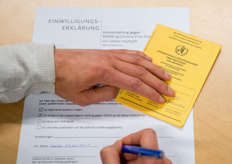 UE acuerda implementar pasaportes de vacunación contra el COVID-19