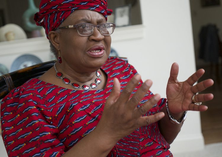 La Organización Mundial del Comercio debe evitar que se restrinja la exportación de vacunas: Okonjo-Iweala