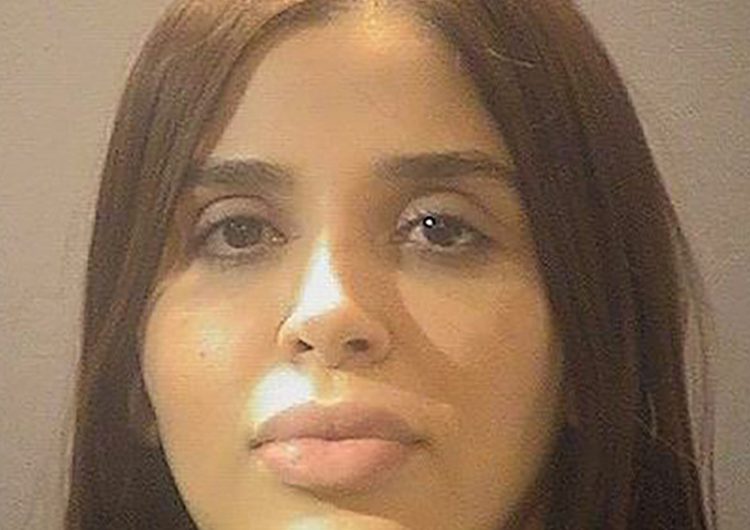 Jueza de EU ordena mantener detenida a Emma Coronel sin posibilidad de fianza