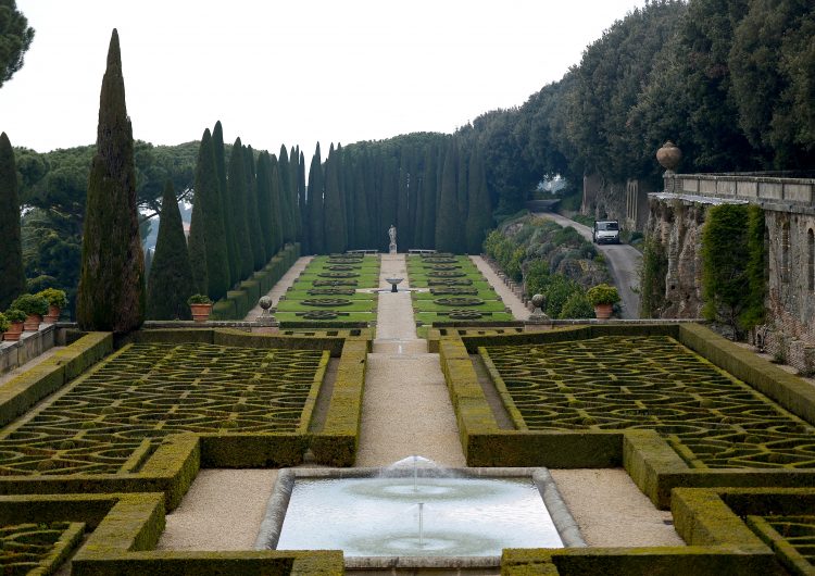 Por qué el multimillonario patrimonio del Vaticano es fuente de escándalos