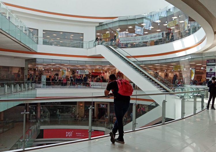 Ciudad de México reabre centros comerciales; el semáforo de COVID-19 sigue en rojo