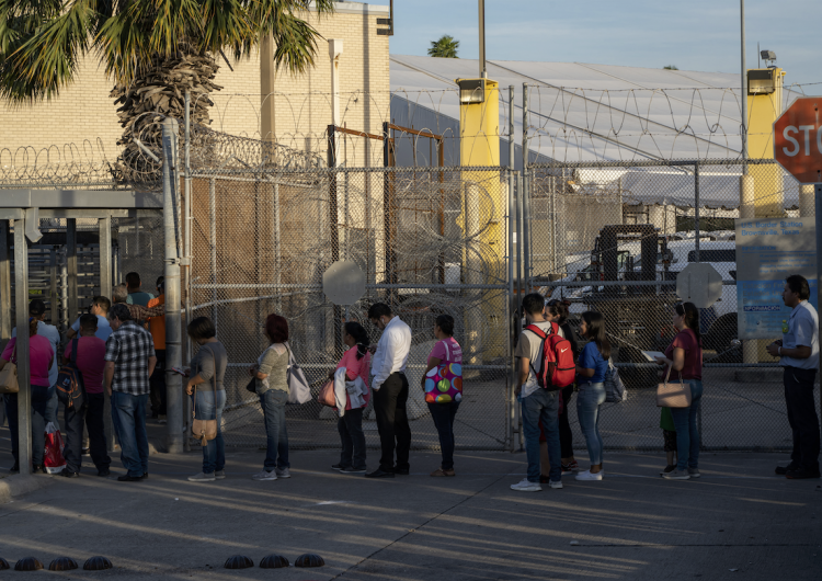 EU analizará solicitudes de migrantes varados en campamento de Matamoros