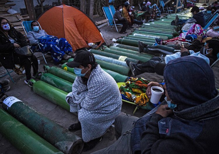 Perú se asfixia por falta de oxígeno en la segunda ola de la pandemia