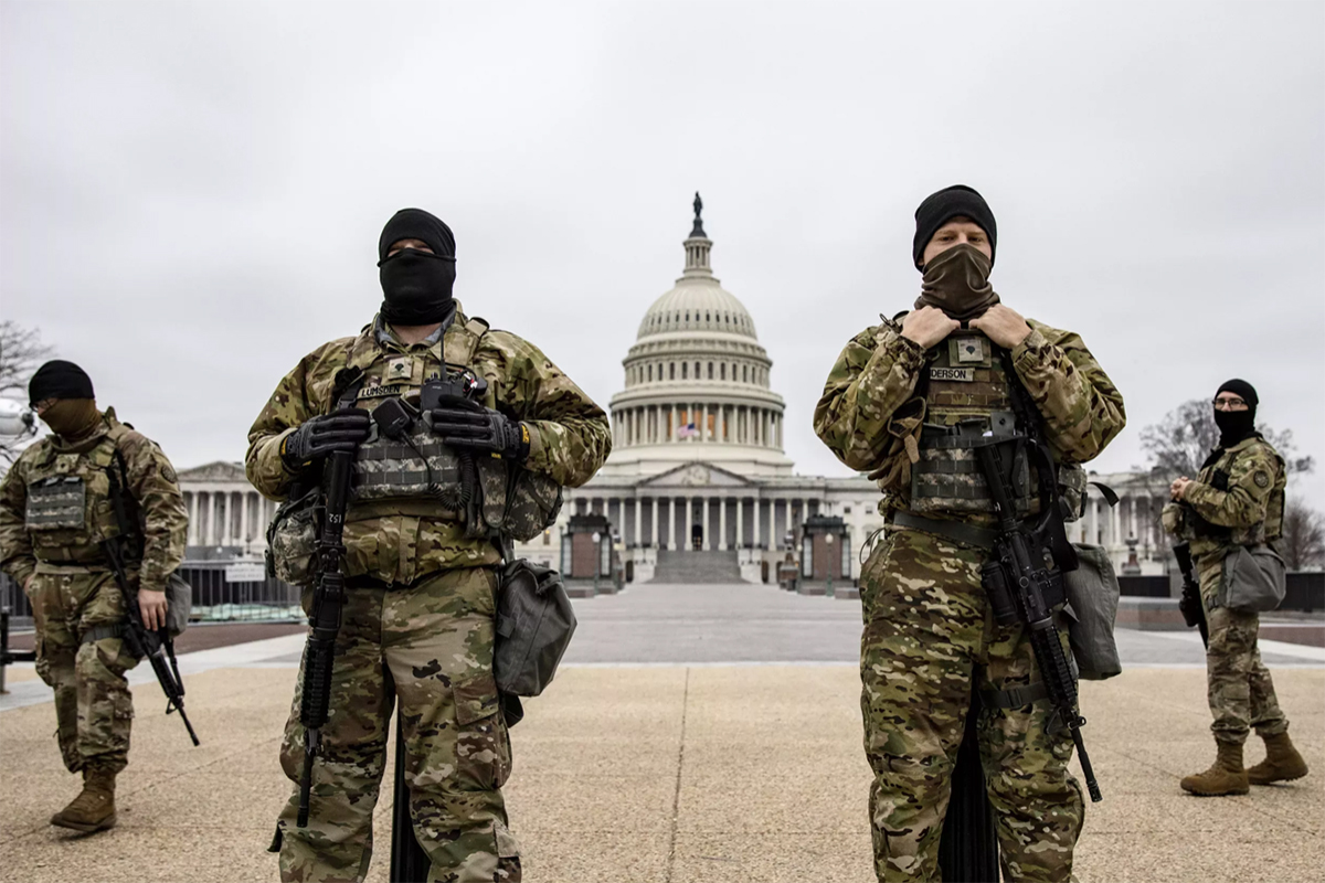 Miembros de la Guardia Nacional patrullan el Capitolio de Estados Unidos Fotos: Tasos Katopodis/Getty Images