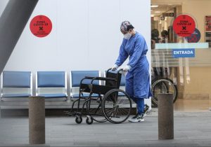 Se acumulan 8,462 casos nuevos de COVID-19 y 877 muertes