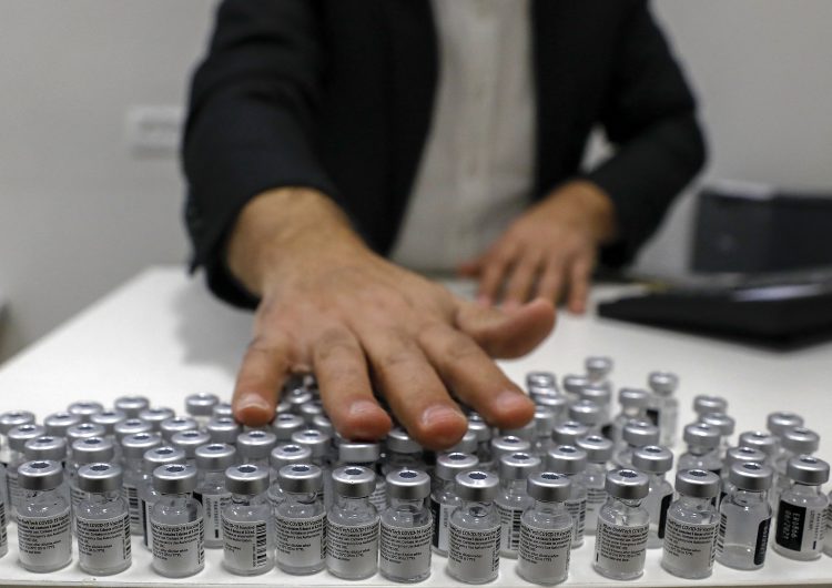 Inicia envasado de vacunas CanSino en México; se prevé distribución a finales de marzo