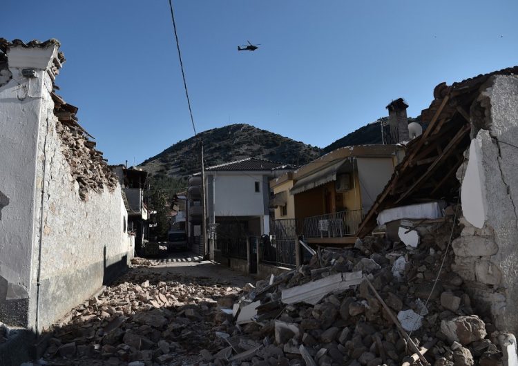 Al menos once heridos tras un sismo de magnitud 6.3 en Grecia