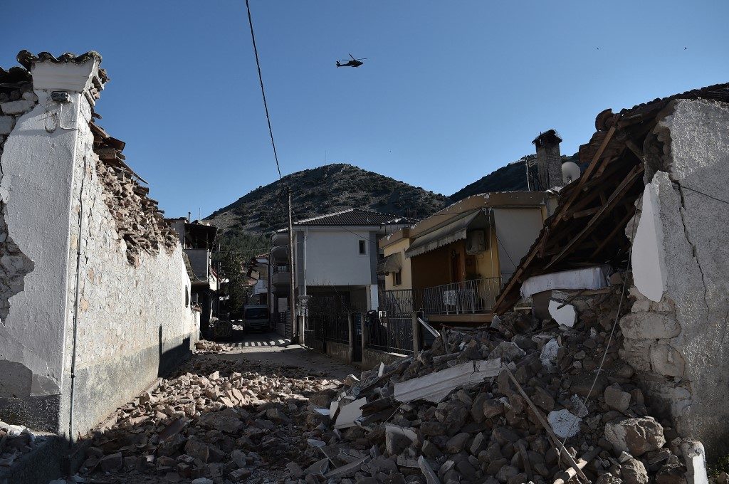Edificios derrumbados en la localidad de Damasi tras el sismo de hoy.   (Foto: Sakis MITROLIDIS / AFP)