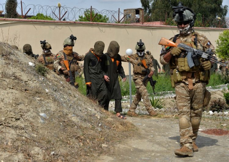 Talibanes advierten a EU que sus tropas deben abandonar Afganistán o atenerse a las consecuencias