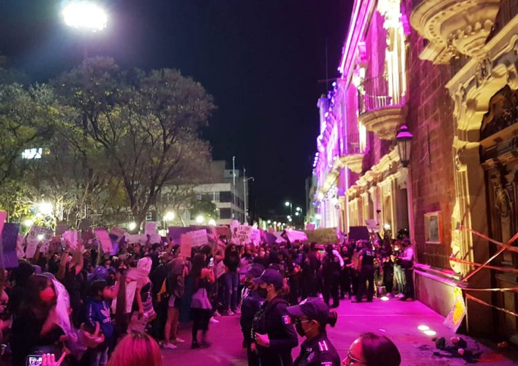 Manifestación #8M termina en caos y represión en Aguascalientes