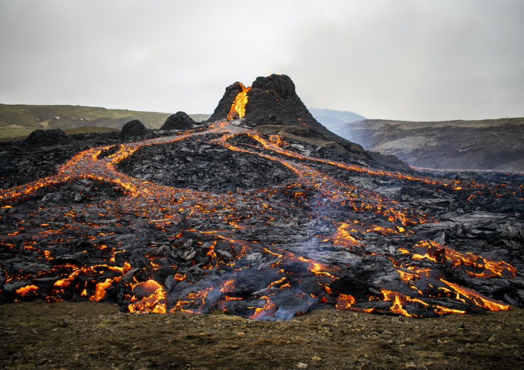 Imágenes de la erupción de un volcán en Islandia maravillan al mundo
