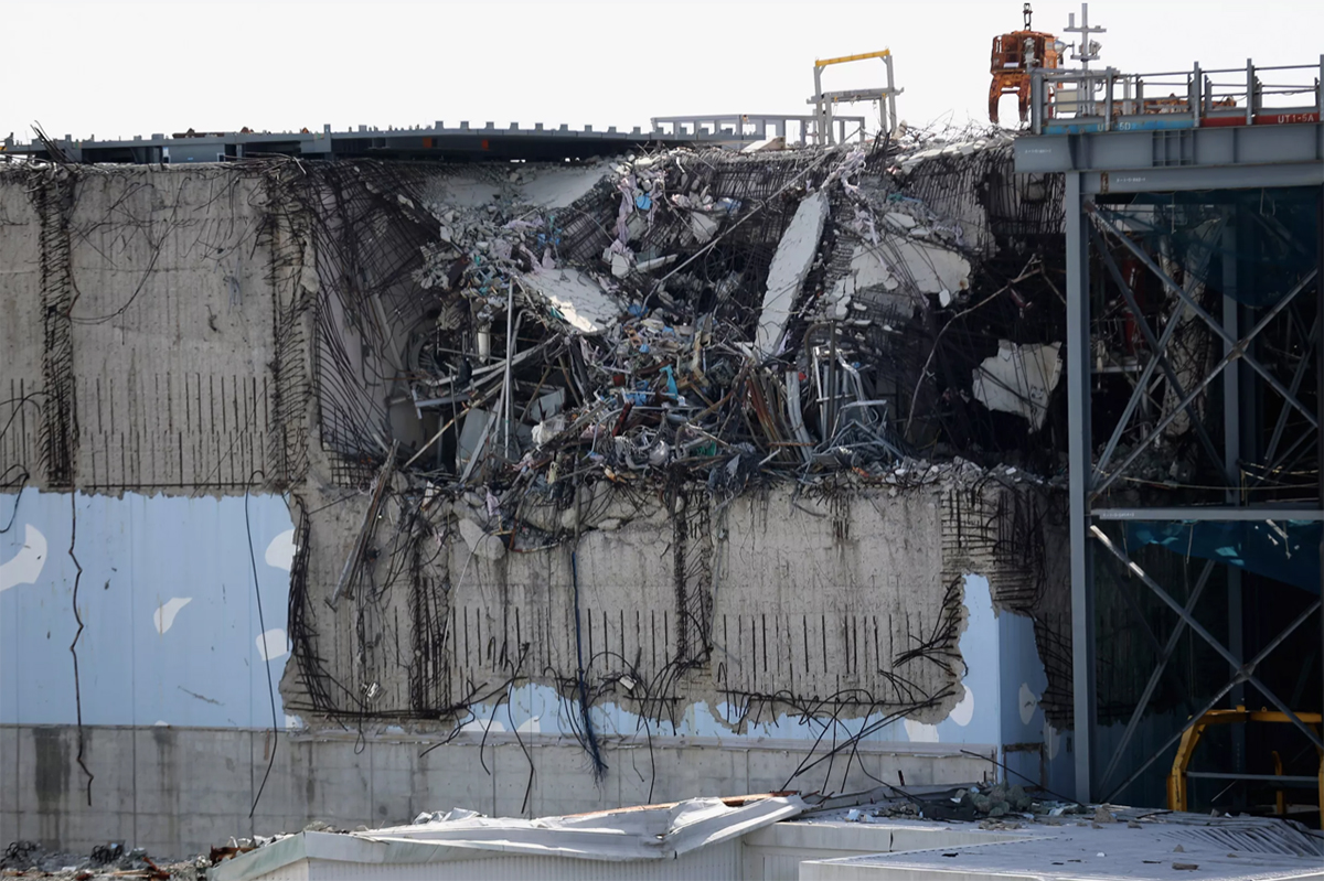 Periodistas extranjeros reciben información sobre trabajos de desmantelamiento entre la unidad del reactor 2 y la unidad 3 de Fukushima, el 27 de julio de 2018. Foto: Kimimasa Mayama/AFP/Getty