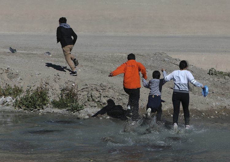 Niño mexicano muere al intentar cruzar el río Bravo para entrar en EU
