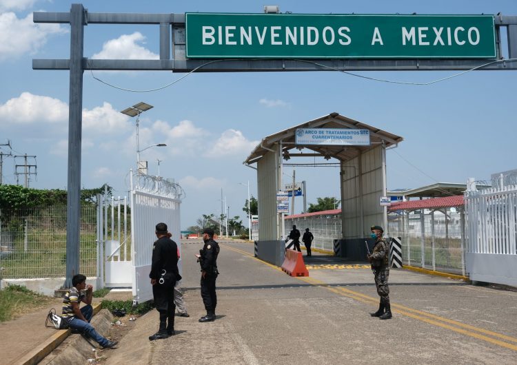 México anuncia restricciones en las fronteras norte y sur por COVID-19