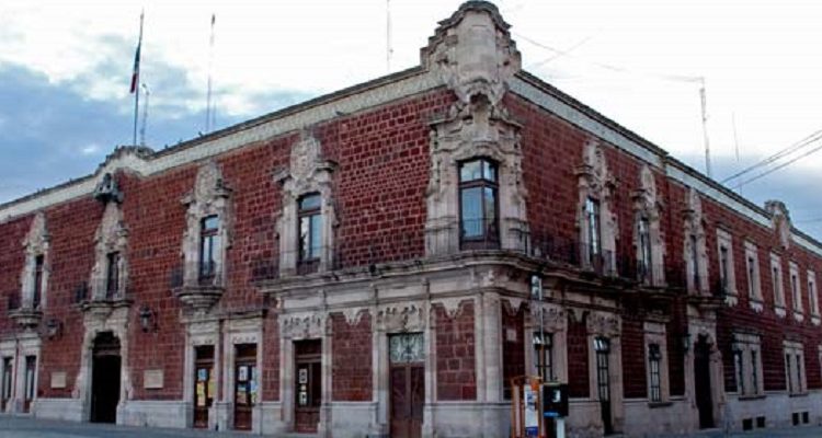 Anuncia gobierno estatal 10 cambios de titulares en dependencias