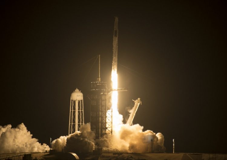 SpaceX lanza misión con cuatro astronautas a la Estación Espacial Internacional