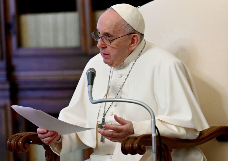 El papa Francisco aprueba nuevas leyes contra la corrupción en la curia romana y rechaza intervención en Venezuela