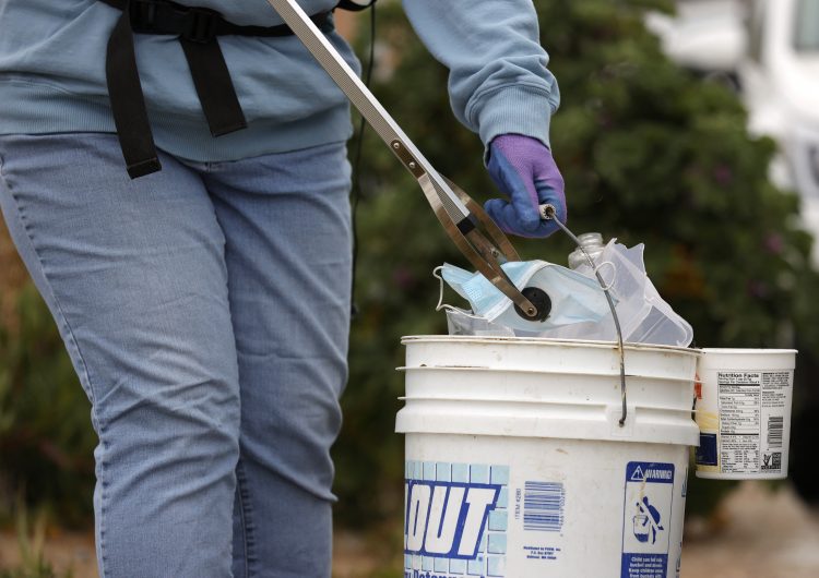 De riesgo bajo, el contagio de covid-19 por contacto con superficies: CDC