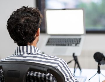 Aprovechar el trabajo remoto para emplear adultos con condición autística, exhorto de la ONU