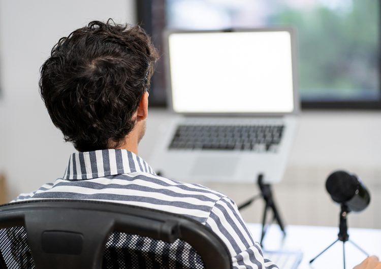Aprovechar el trabajo remoto para emplear adultos con condición autística, exhorto de la ONU