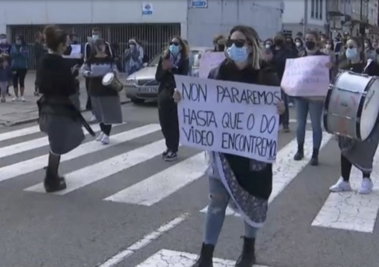 España: un centenar de mujeres exige justicia tras ser grabadas orinando en la calle y aparecer en sitios web porno