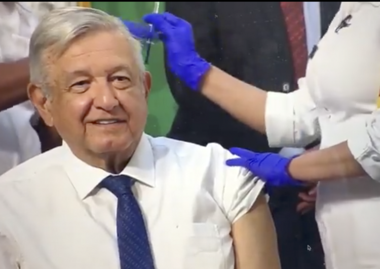 AMLO recibe primera dosis de la vacuna AstraZeneca contra el covid-19