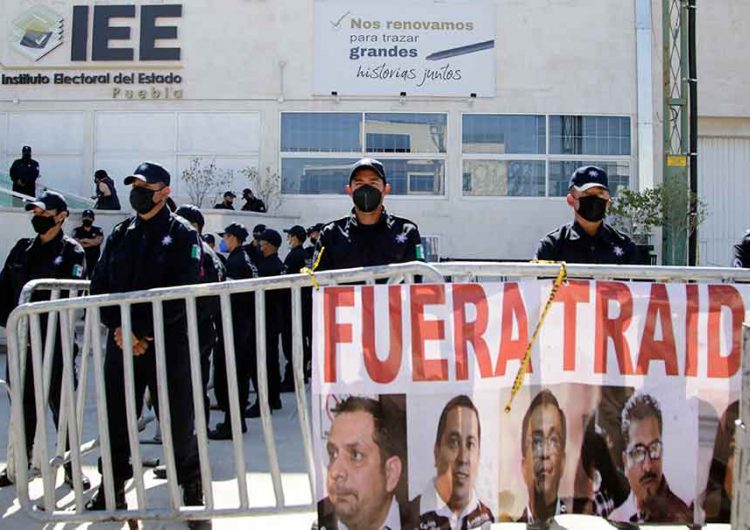 Morena Puebla fracturada a dos meses de la elección