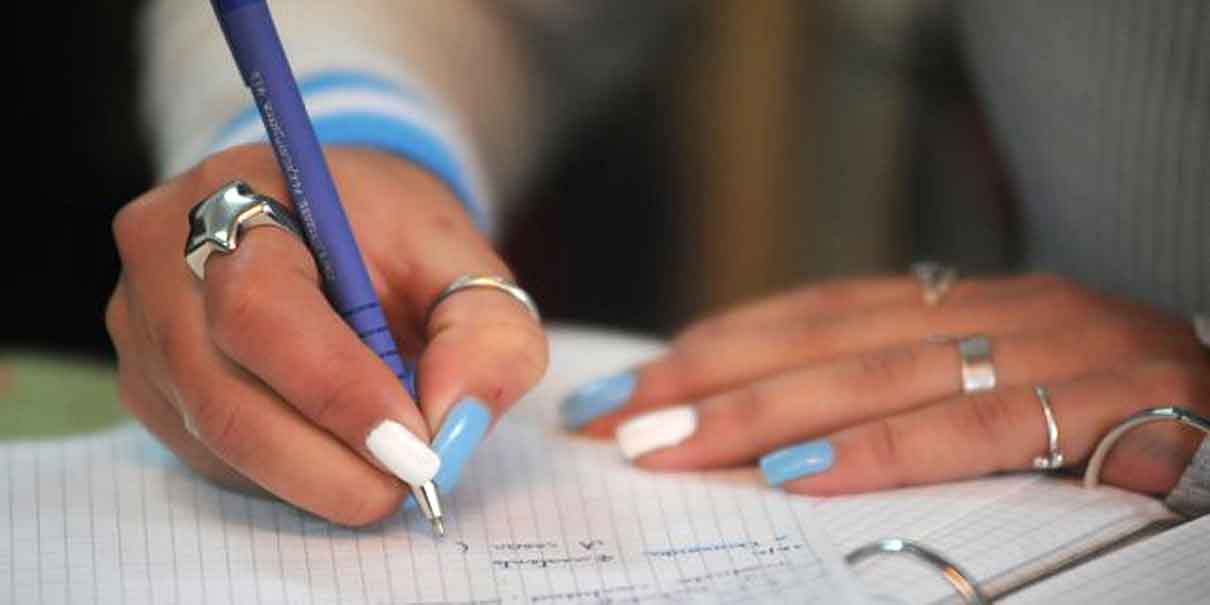 “Querida maestra”, poblanas dirigen conmovedora carta a docente de UAEMex