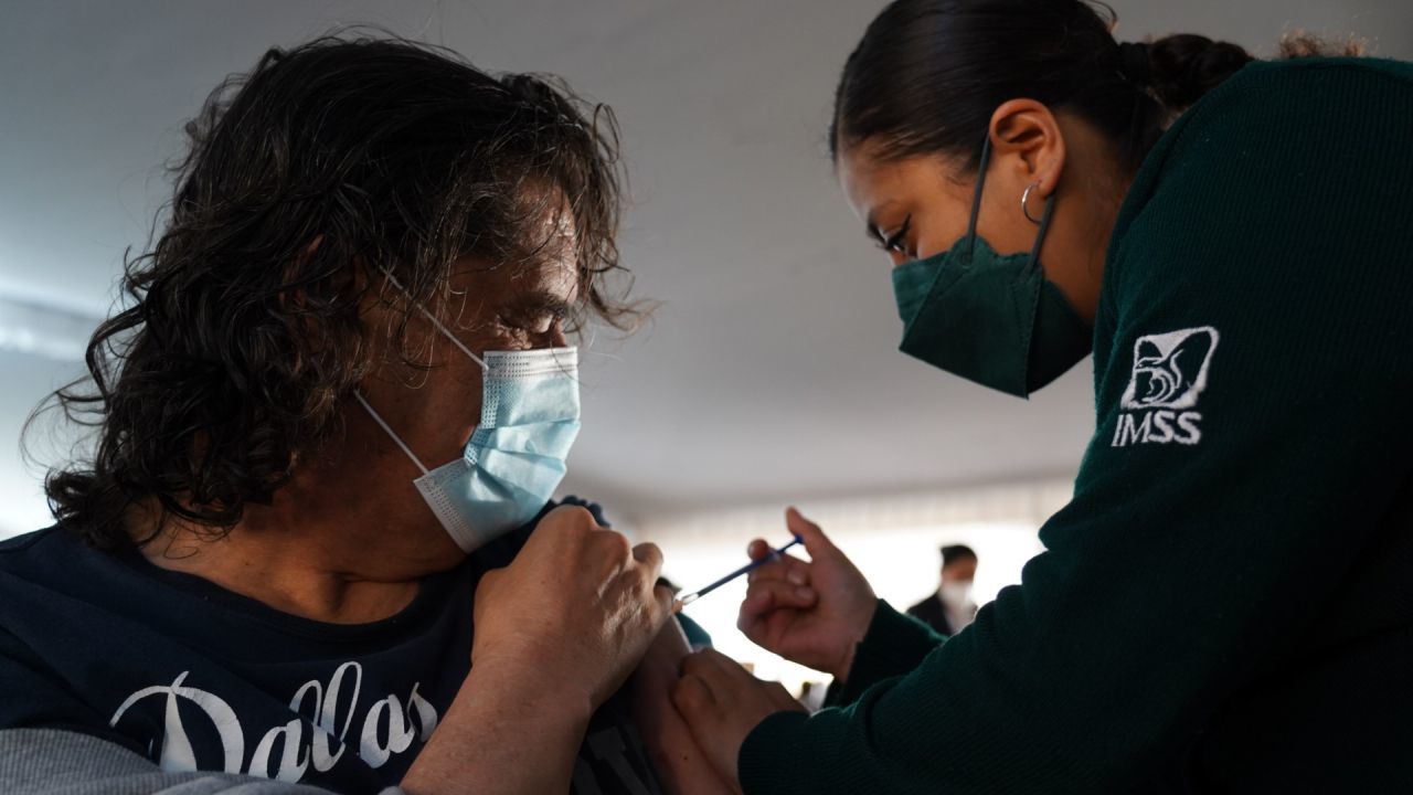 Continúa la Jornada Nacional de Vacunación contra el Covid-19 a adultos mayores de las alcaldías Venustiano Carranza y Coyoacán. 
Foto: GOBIERNO DE LA CIUDAD DE MÉXICO/CUARTOSCURO.COM